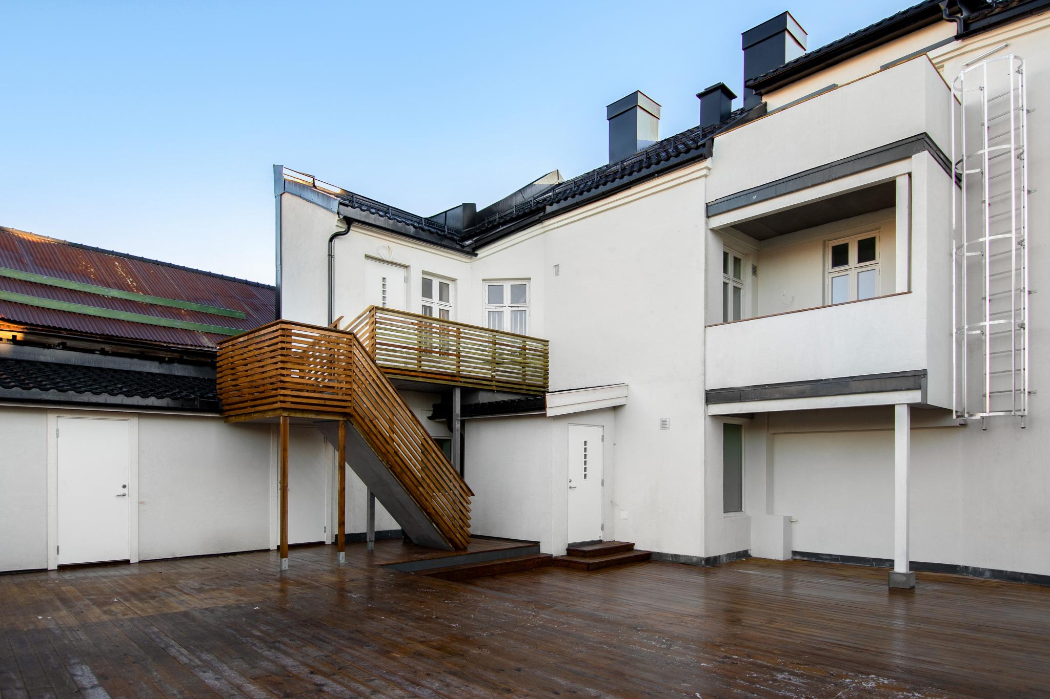 Inngang fra bakgård